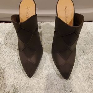 Gorgeous Black on Black Design Heels